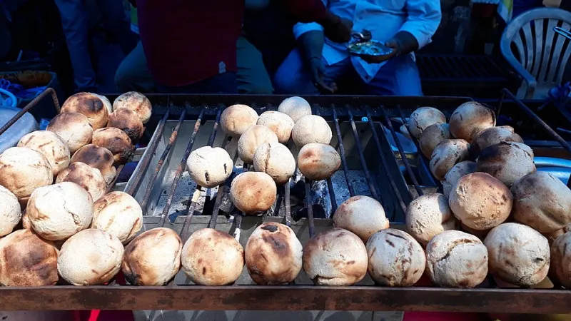 8 Sindhi Street Foods That Make the Best First Bite Into This Cuisine